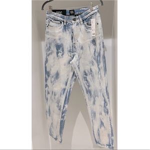🌟 NWT - Urban Outfitters - BDG Acid Wash Slim Straight High Rise Jeans 28